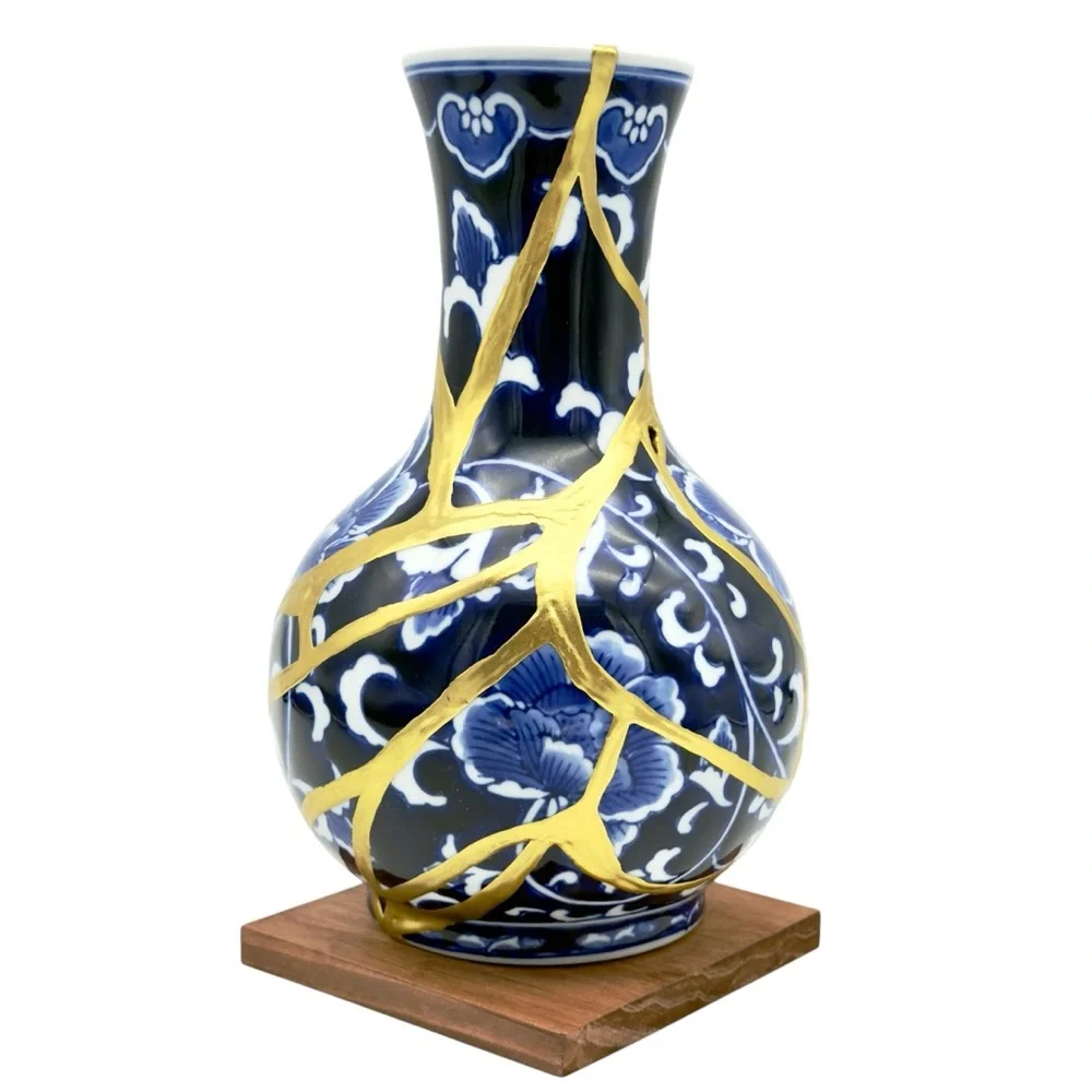 Kintsugi Vase Chinese Porcelain Gold Crack Art Personal Growth Anniversary Gift
